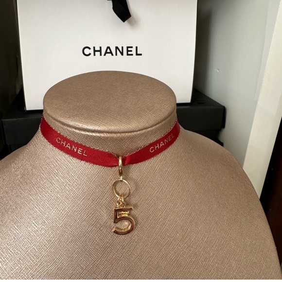 Charm from perfume gift - Picture 5 of 5